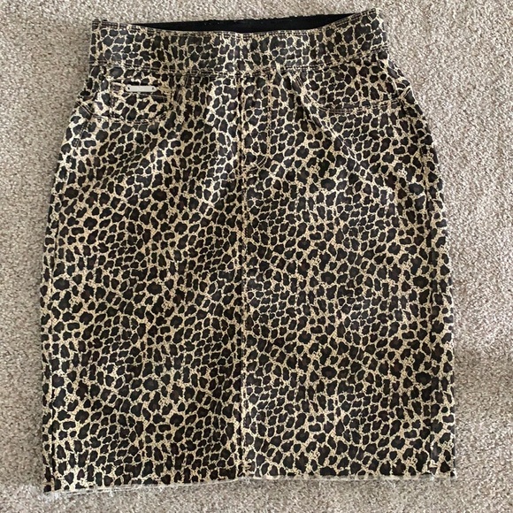 Coco + Carmen leopard skirt. Elastic waist. - Picture 1 of 3